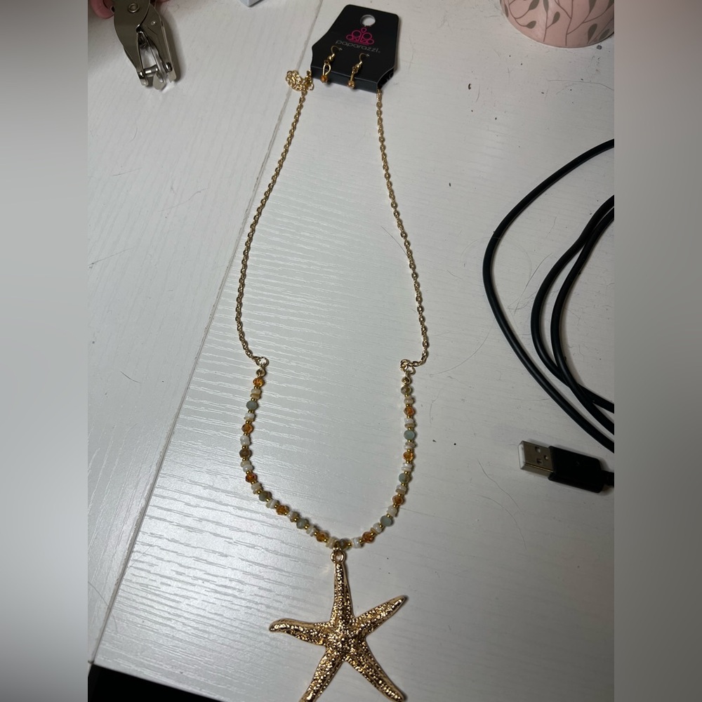 paparazzi Gold Starfish Charm Necklace - Gold and Cream Beads